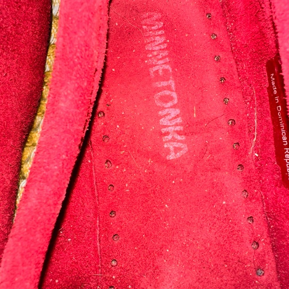 Minnetonka Red Moccasin size 8 like new womens - Picture 6 of 7